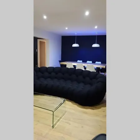 Nouveau T3, 81 M2 Entierement Renove Lägenhet