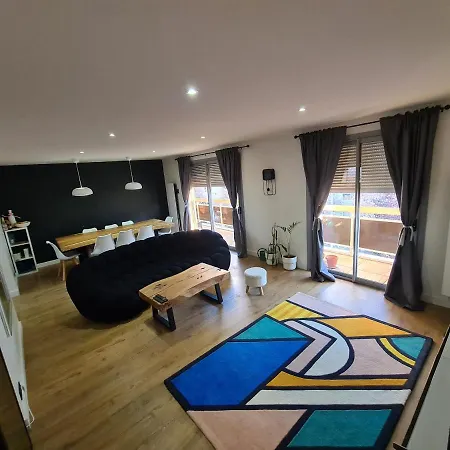 Nouveau T3, 81 M2 Entierement Renove Lägenhet *